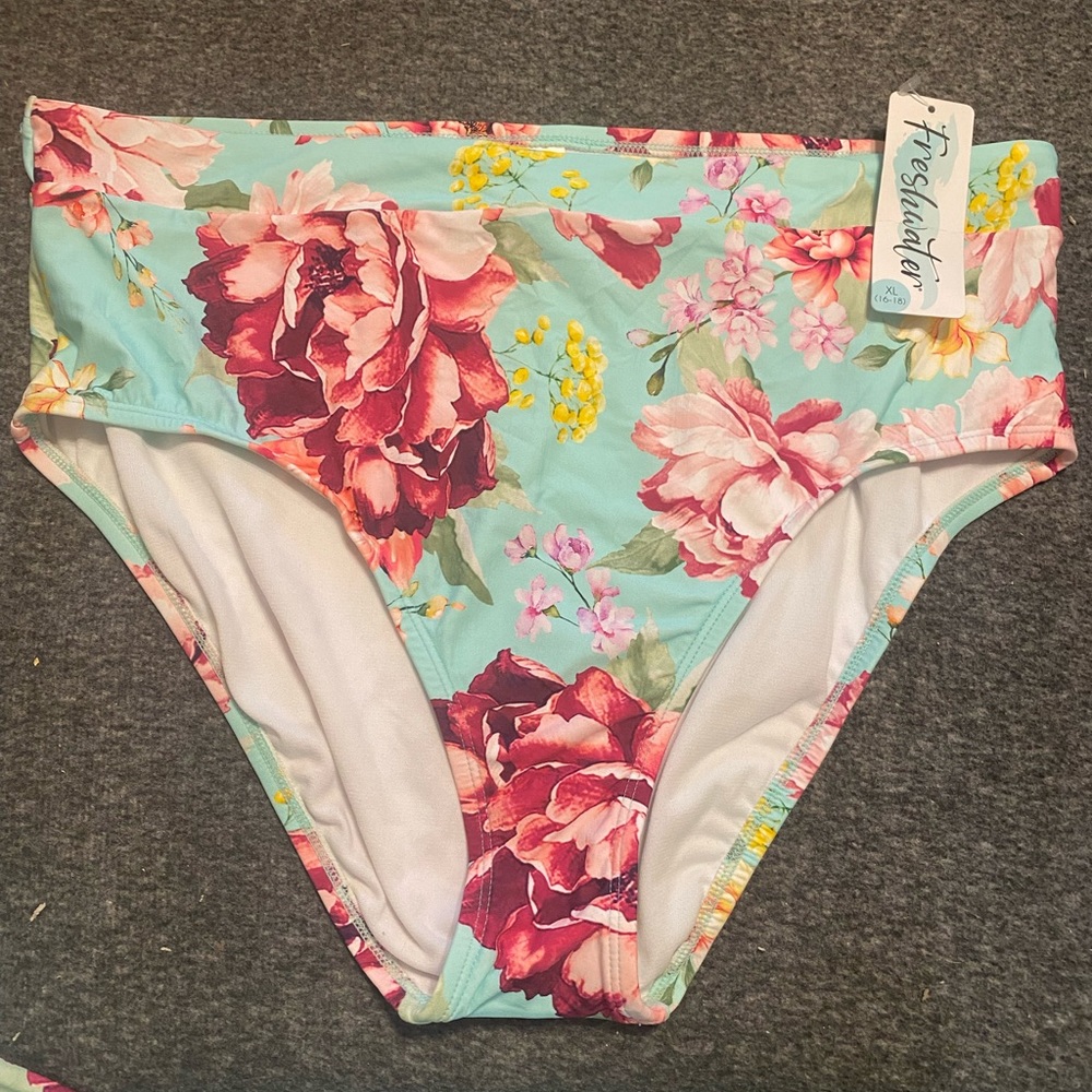 NWT Freshwater 2 piece swimsuit XXL/XL